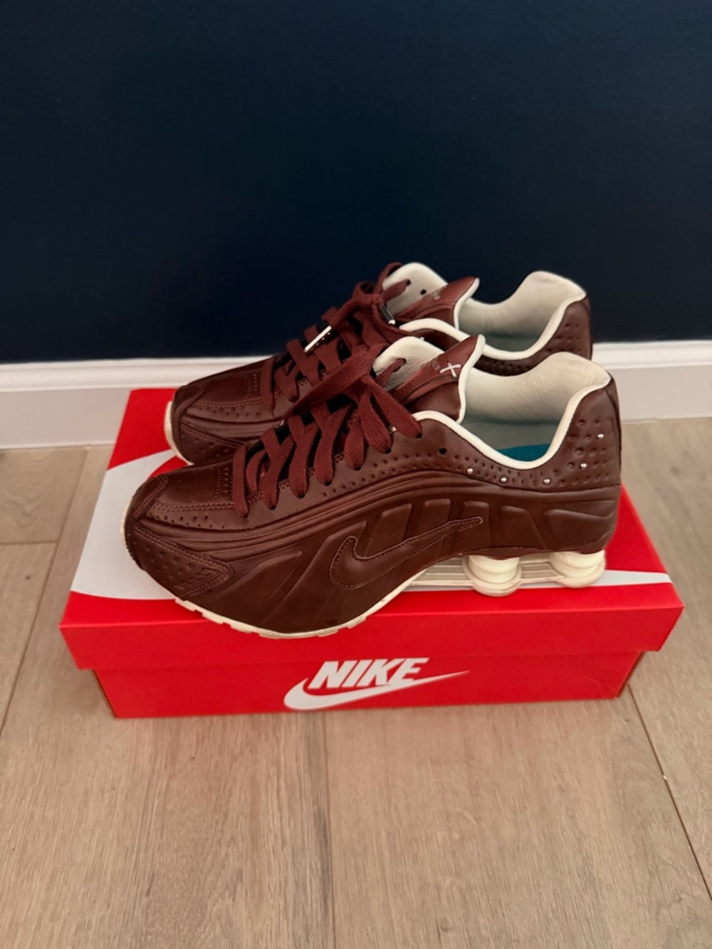 Nike Brown Shox R4